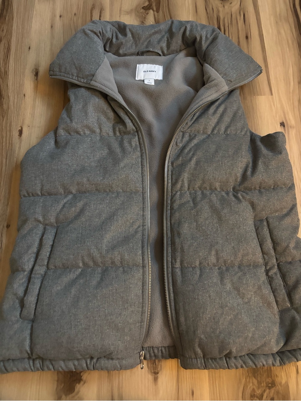 Old Navy Men's Heather Gray Quilted Puffer Vest